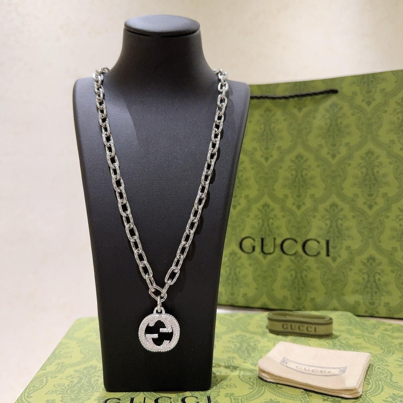 G*u*i necklaces